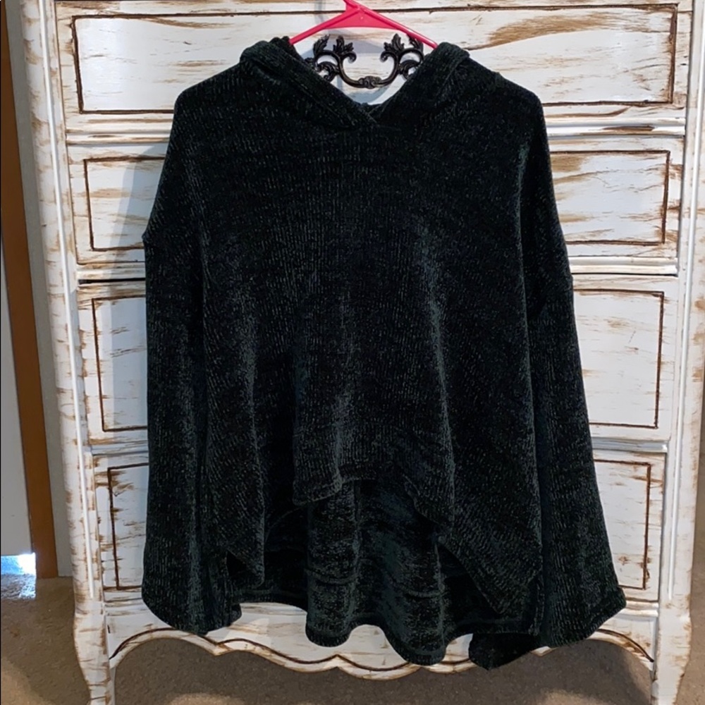 Women’s high low hooded casual sweater NWOT